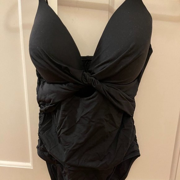 La Blanca Twist Keyhole Bathing Suit - Picture 2 of 5